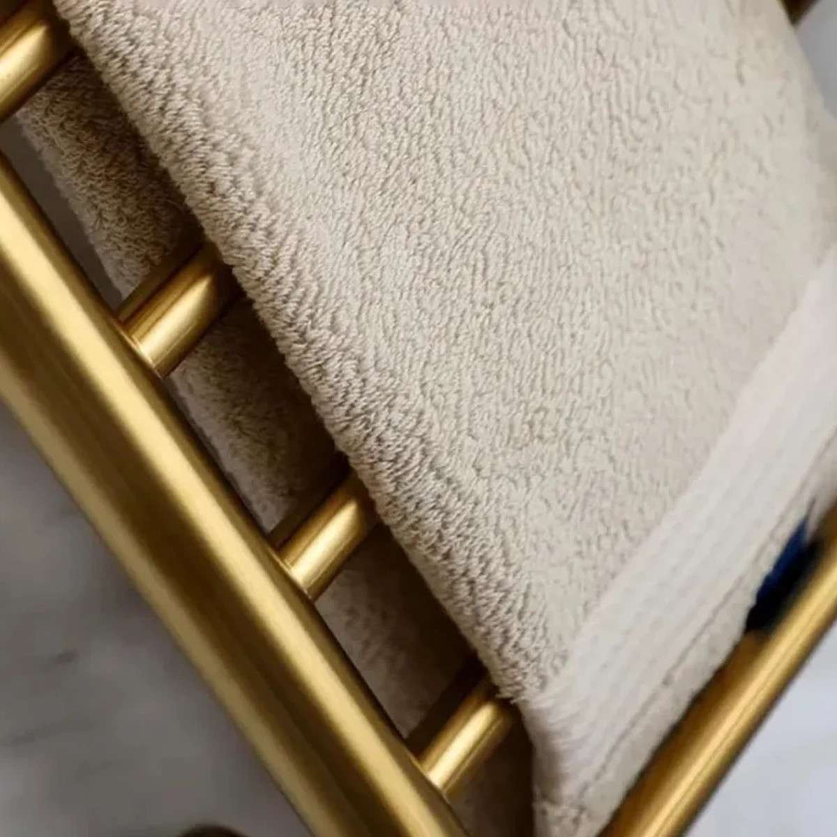 Sèche-serviettes électrique Bora doré 180W | Étagères