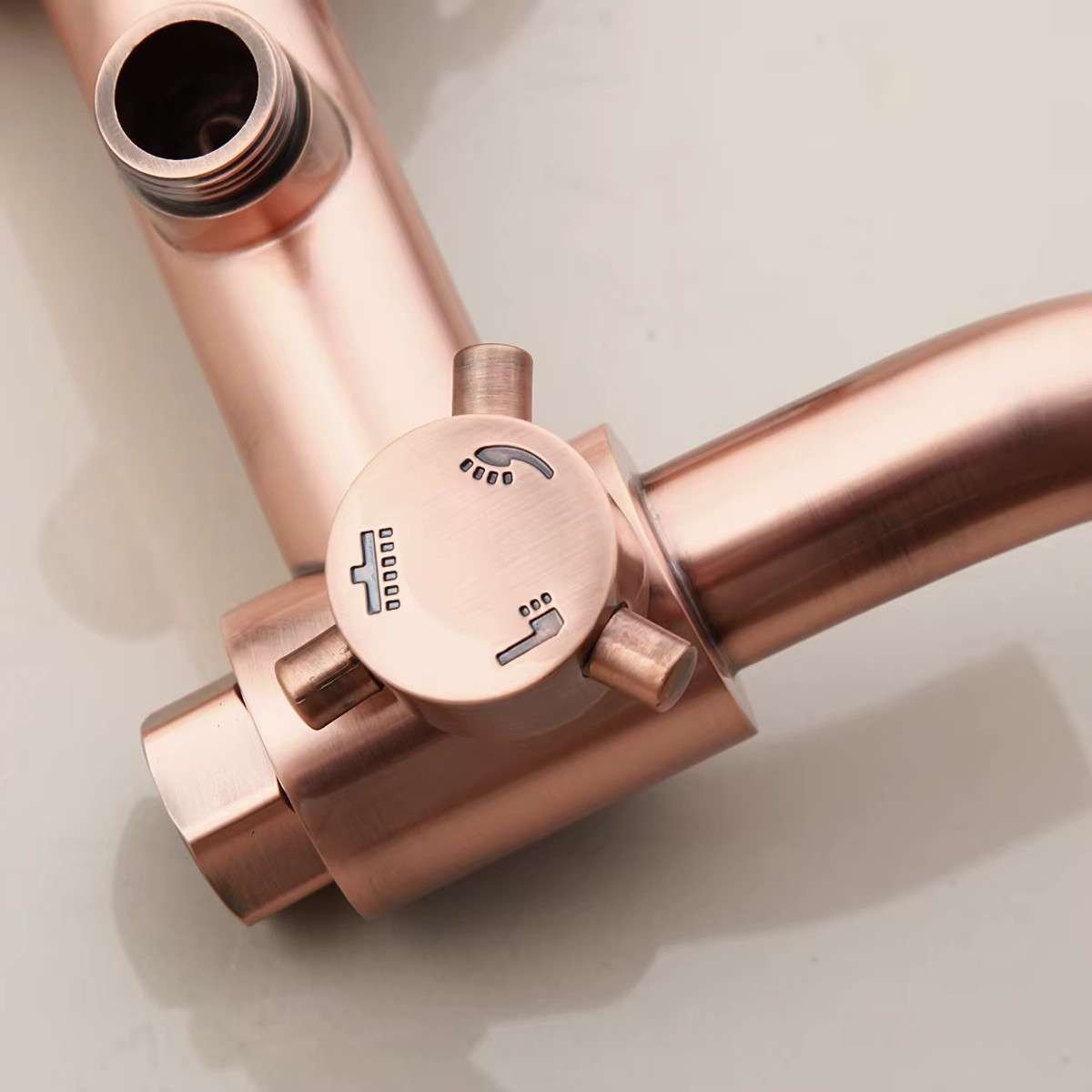 Colonne bain-douche or rose Oriane – Pluie 25 cm, bec de bain