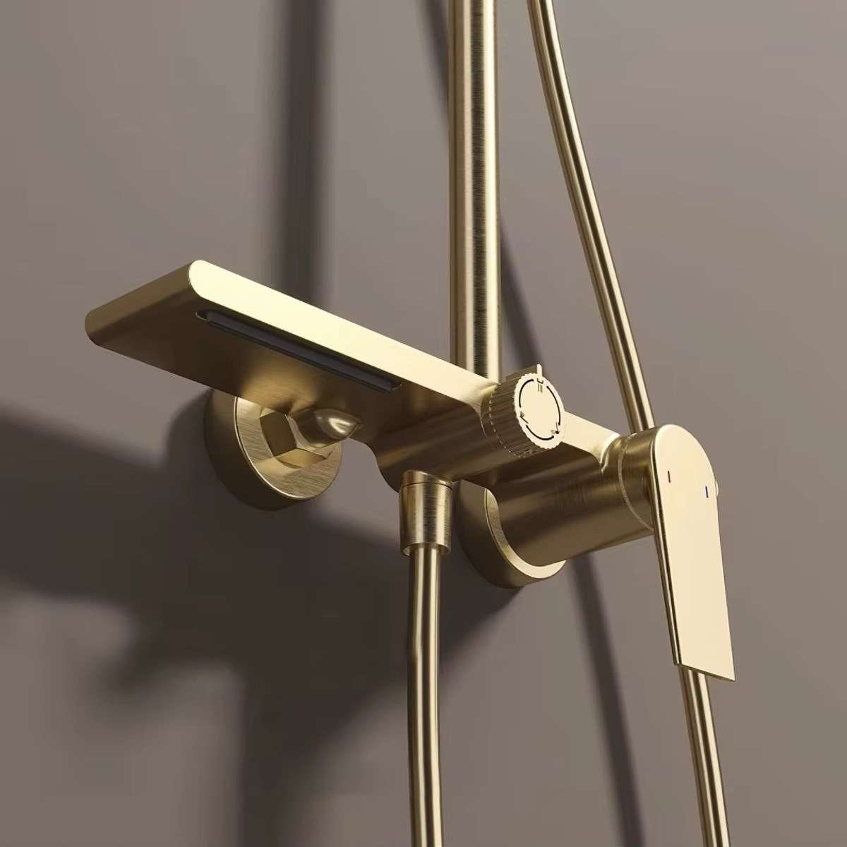 Colonne de douche Valencia dorée – Mitigeur 3 jets ajustable