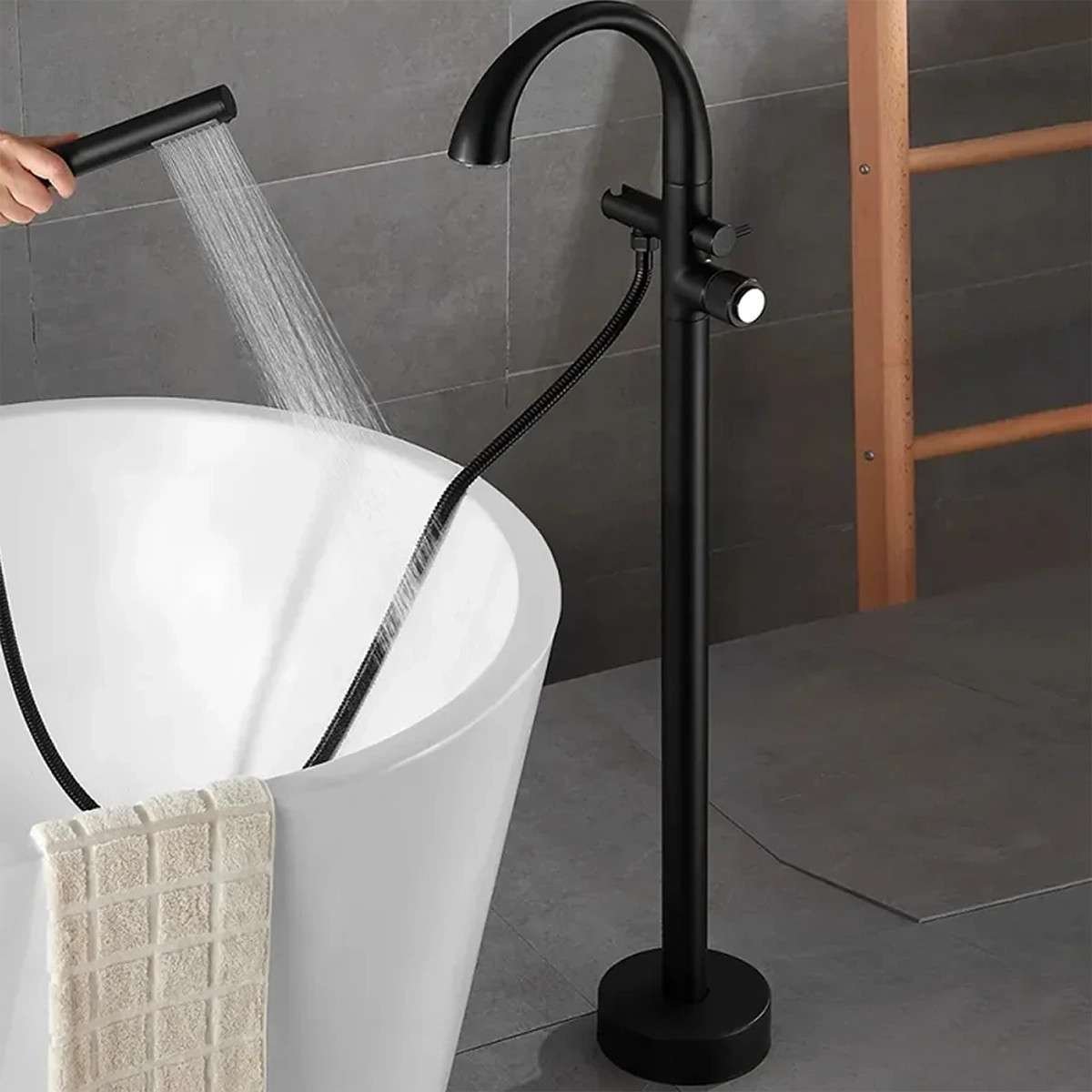 Mitigeur baignoire au sol LED Fusion noir | Design moderne
