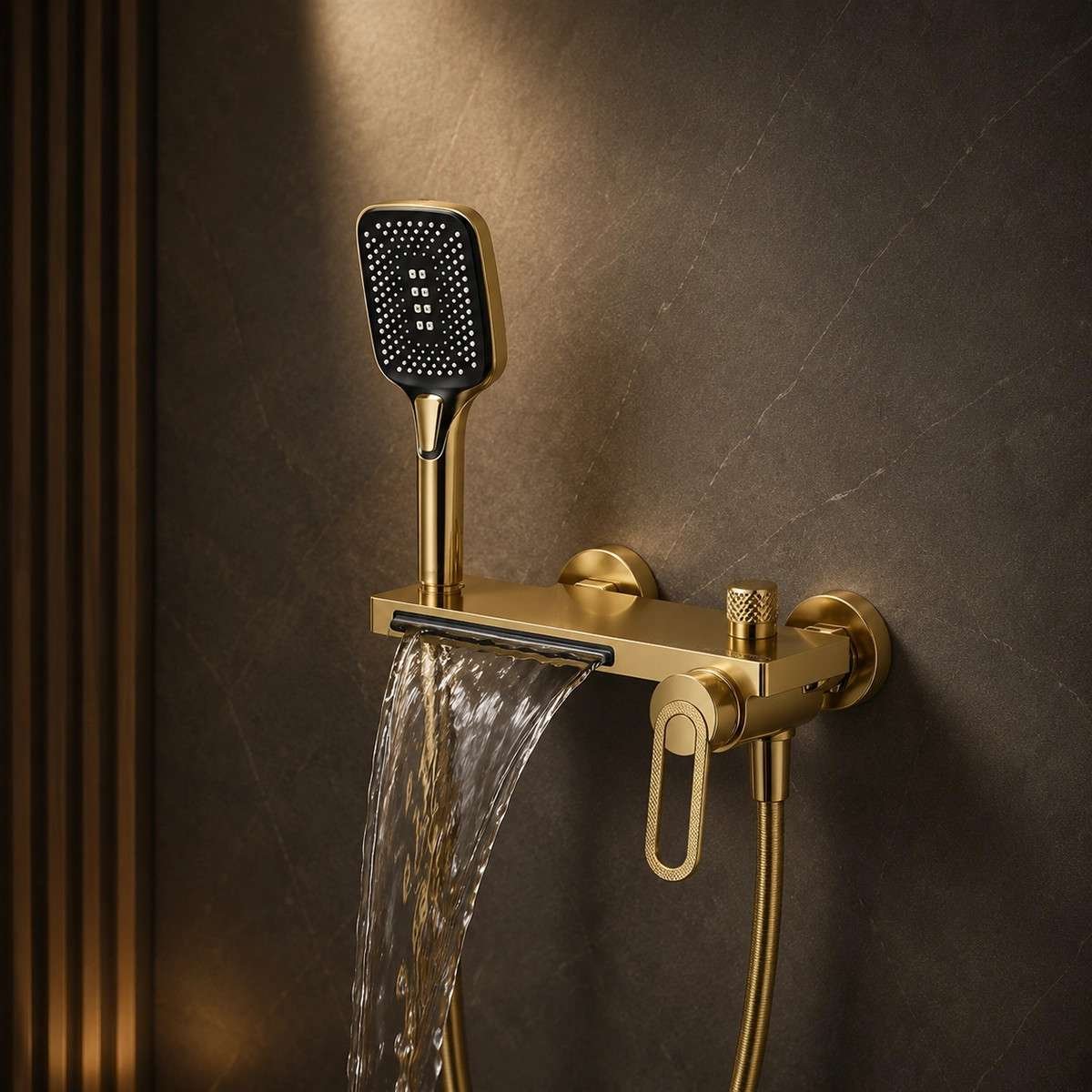Mitigeur de bain mural Lüda doré – Cascade & douchette