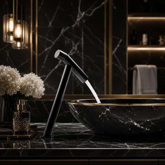 Mitigeur lavabo surélevé Kyo noir | Design incliné moderne