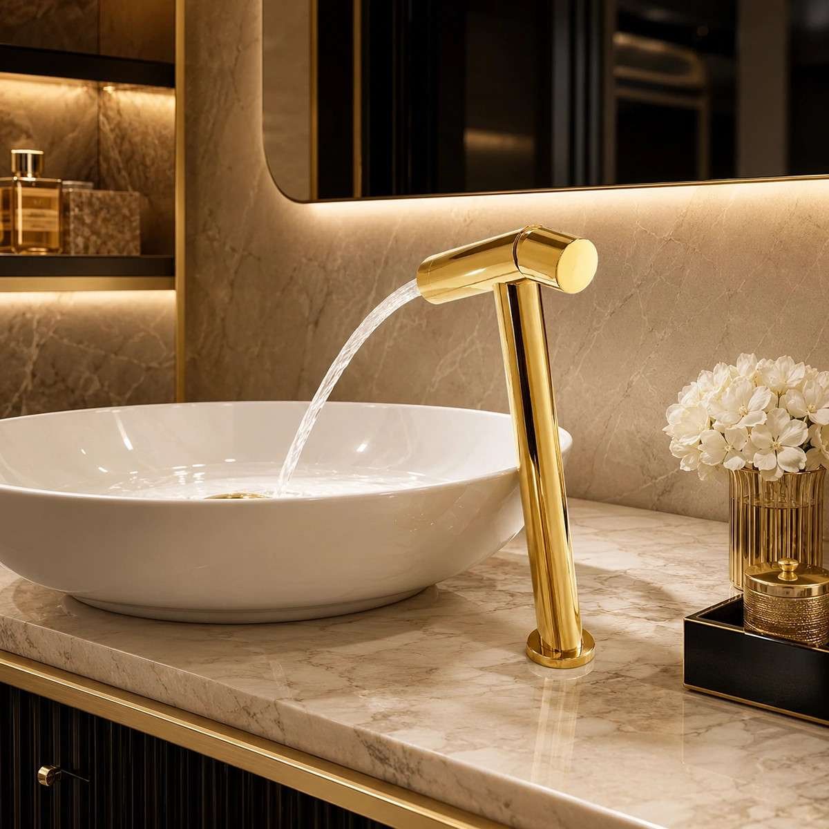 Mitigeur lavabo surélevé Cross doré | Design incliné luxe