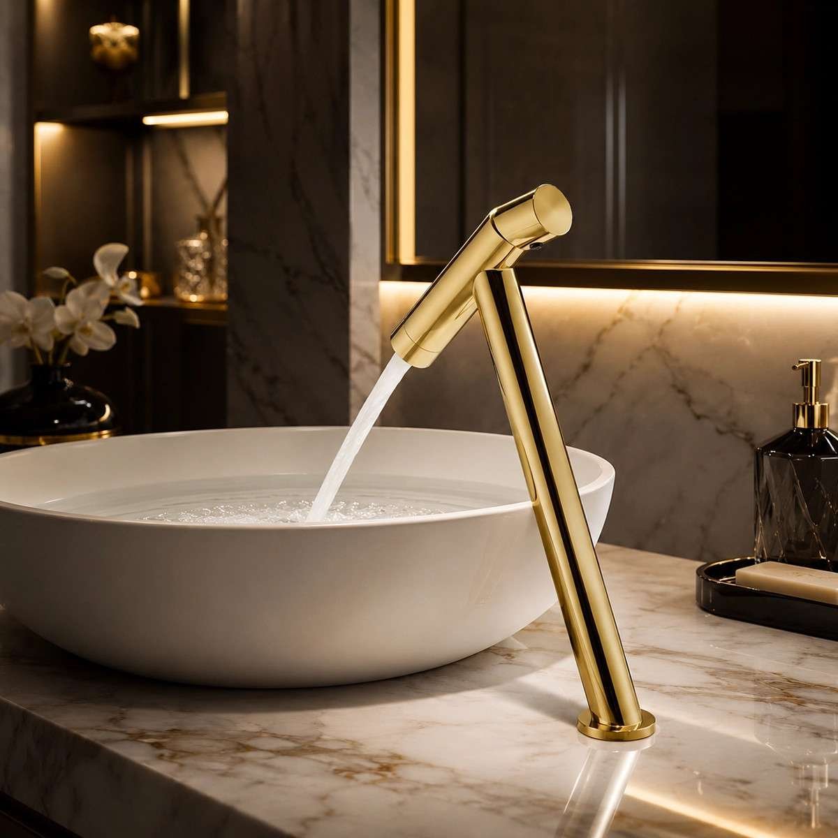 Mitigeur lavabo surélevé Cross doré | Design incliné luxe