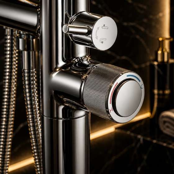 Mitigeur baignoire au sol LED Alost chrome | Design
