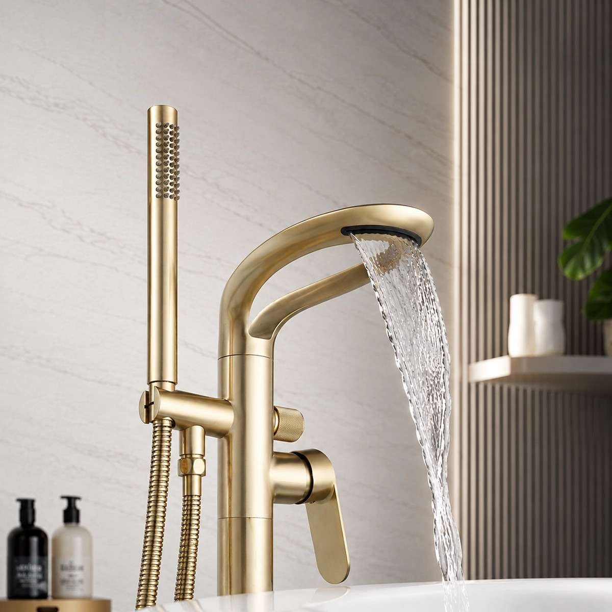 Mitigeur sur Pied Doré Stim – Cascade & Douchette Luxe