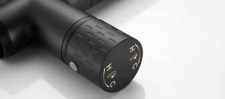 Robinet mitigeur de baignoire au sol noir, Bracch -lasalledebain-de-cecile.fri